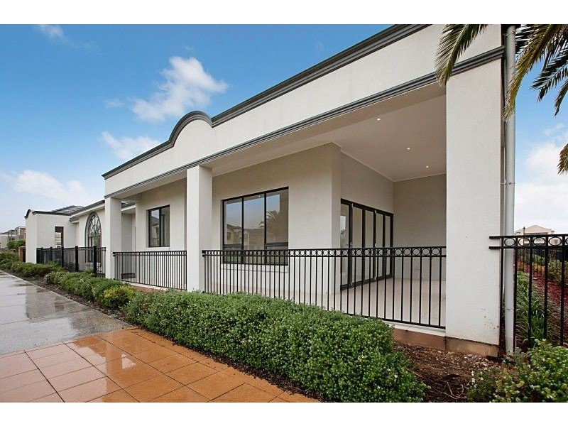 8 Isla Circuit, Mawson Lakes SA 5095