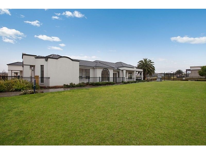 8 Isla Circuit, Mawson Lakes SA 5095