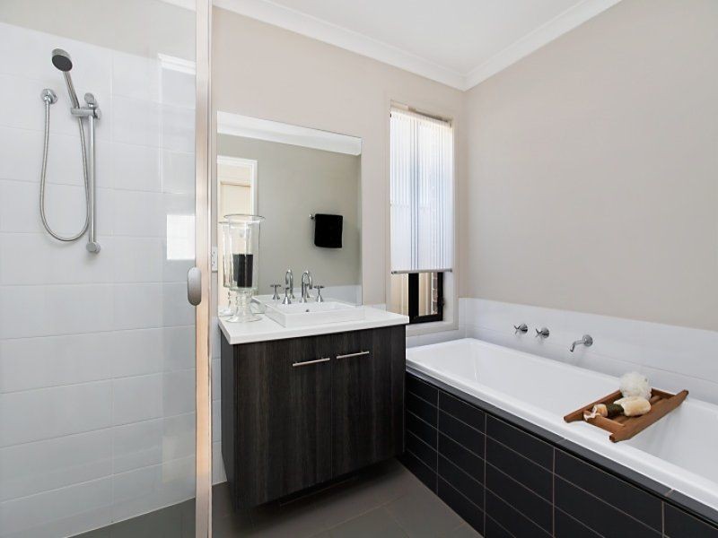 8 Bradford Avenue, Salisbury Heights SA 5109