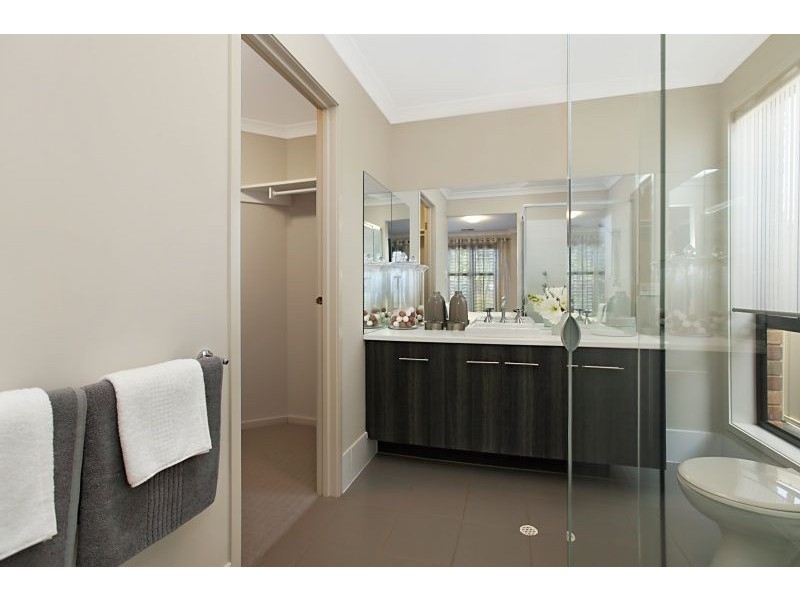 8 Bradford Avenue, Salisbury Heights SA 5109