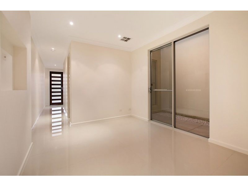 14 Marcella Lane, Mawson Lakes SA 5095