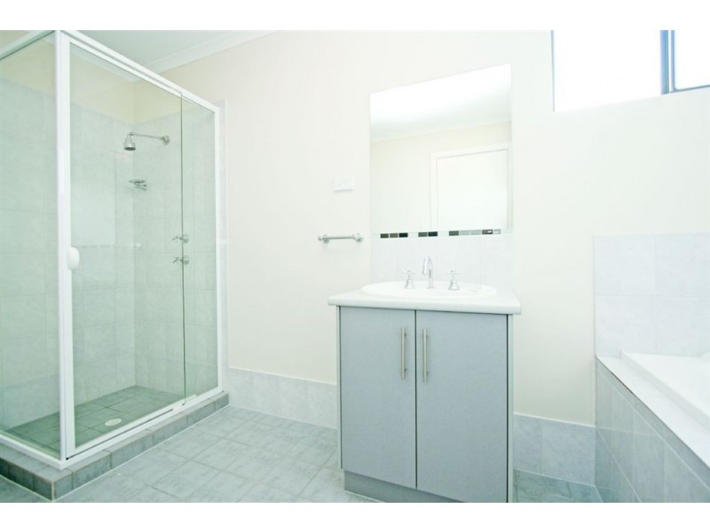 5 Hamra Drive, Smithfield SA 5114