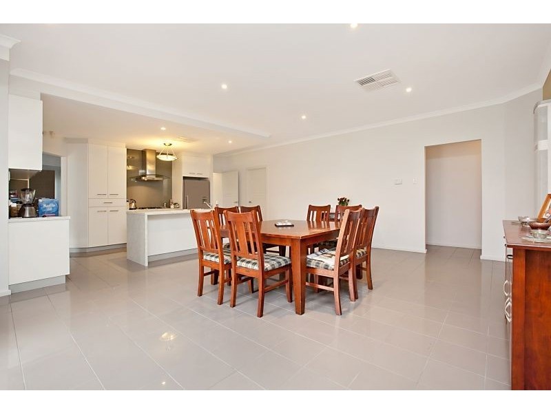 33 Shoalhaven Circuit, Mawson Lakes SA 5095