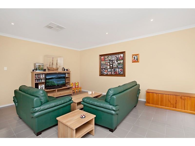 33 Shoalhaven Circuit, Mawson Lakes SA 5095