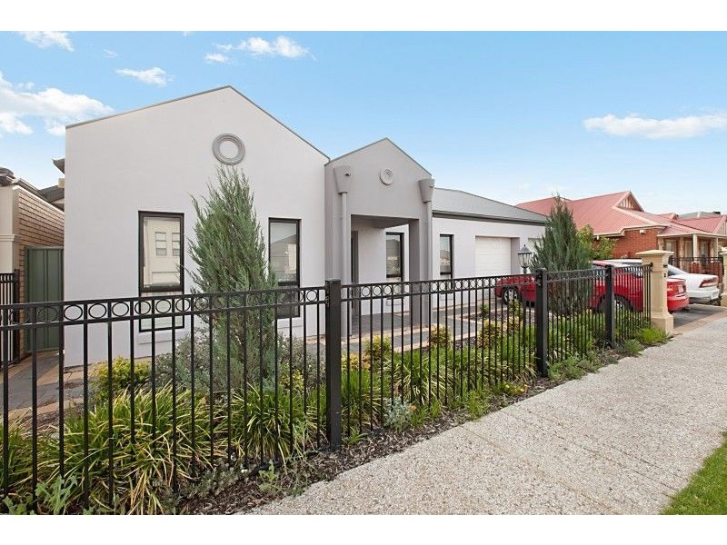 33 Shoalhaven Circuit, Mawson Lakes SA 5095