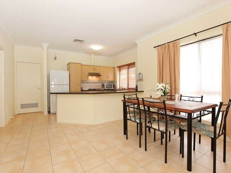 8 Mallard Crescent, Mawson Lakes SA 5095