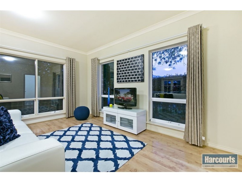 8 Eyre Court, Mawson Lakes SA 5095