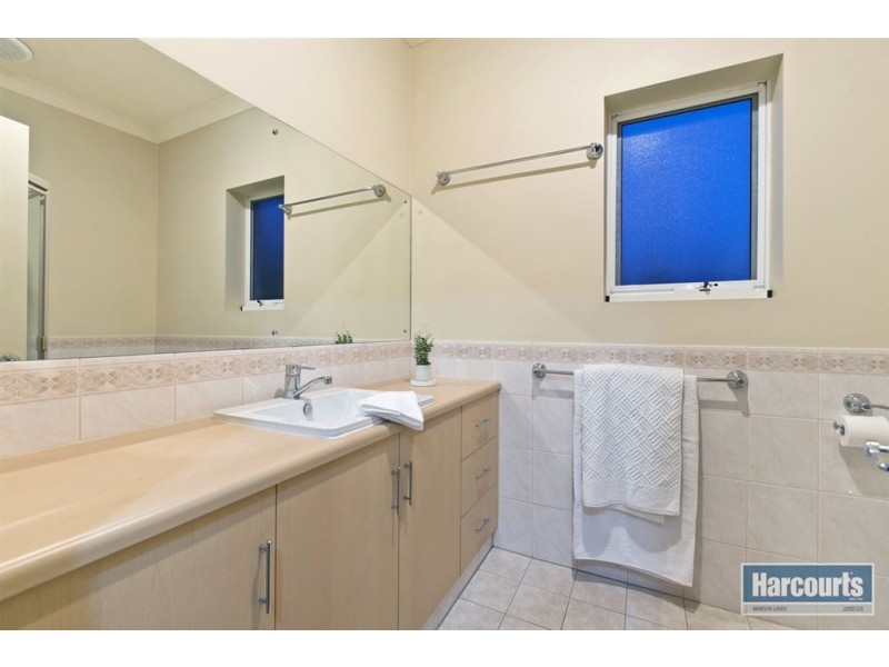 8 Eyre Court, Mawson Lakes SA 5095