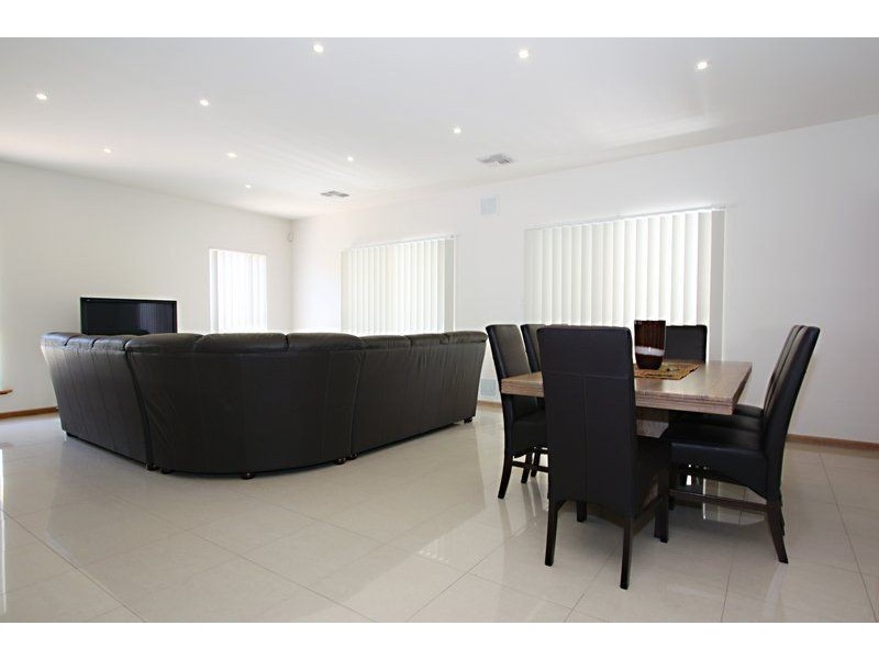 19 Creekview Drive, Mawson Lakes SA 5095