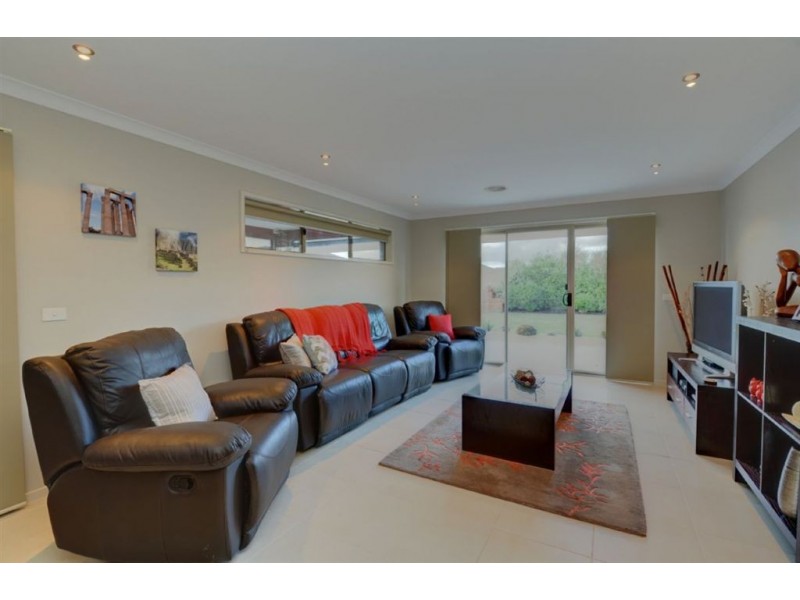 24 Normlyttle Parade, Miners Rest VIC 3352