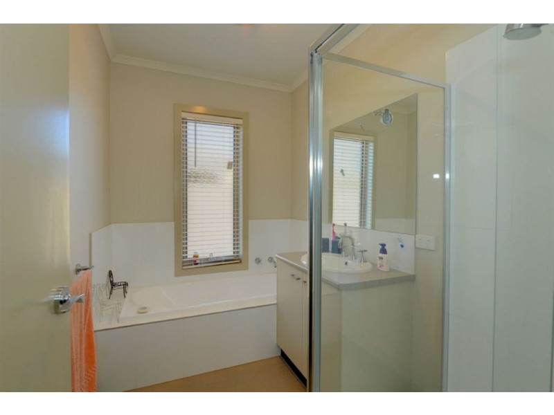 1/7 Wattle Avenue, Wendouree VIC 3355