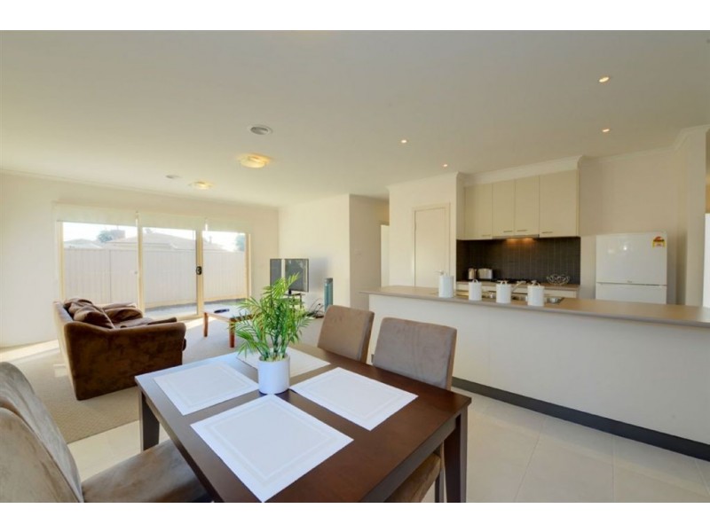 2/7 Wattle Avenue, Wendouree VIC 3355