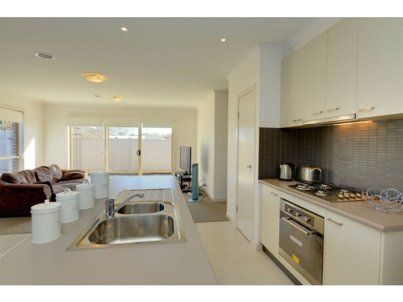 2/7 Wattle Avenue, Wendouree VIC 3355