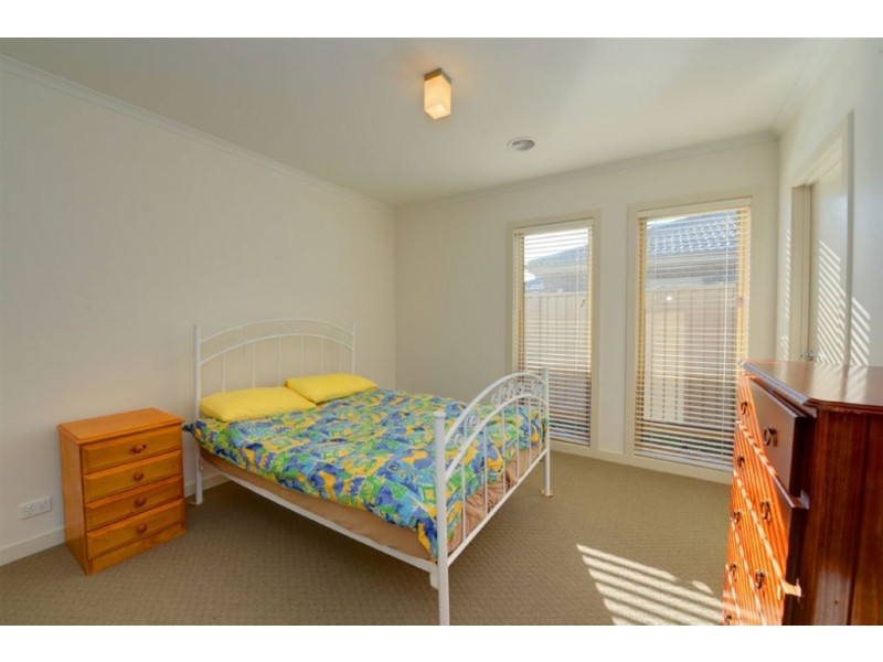 2/7 Wattle Avenue, Wendouree VIC 3355