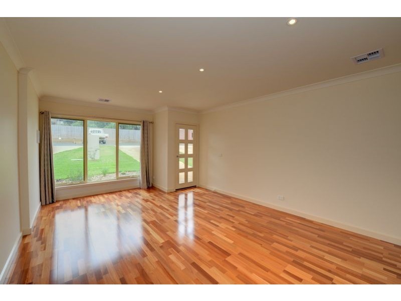 13/322 Clayton Street, Canadian VIC 3350