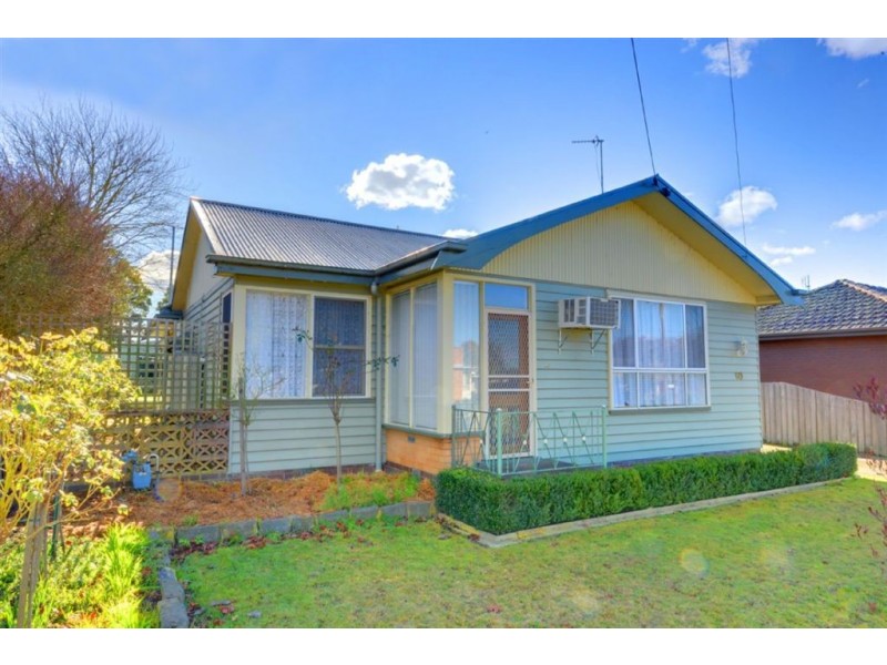 60 Birdwood Avenue, Sebastopol VIC 3356