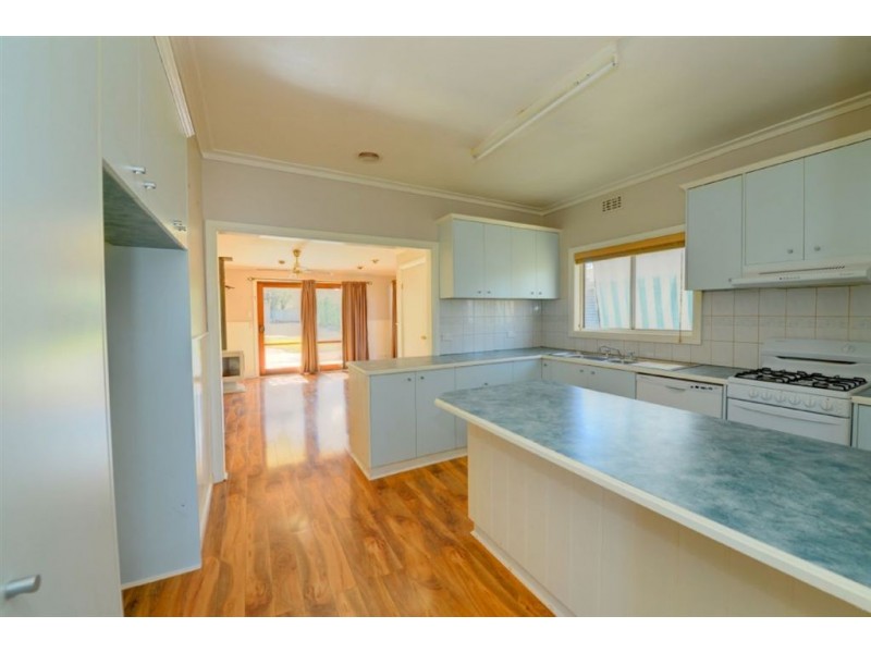 60 Birdwood Avenue, Sebastopol VIC 3356