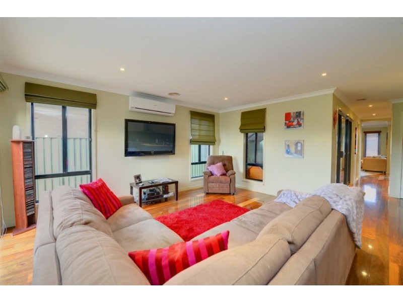 9 Waterford Drive, Miners Rest VIC 3352