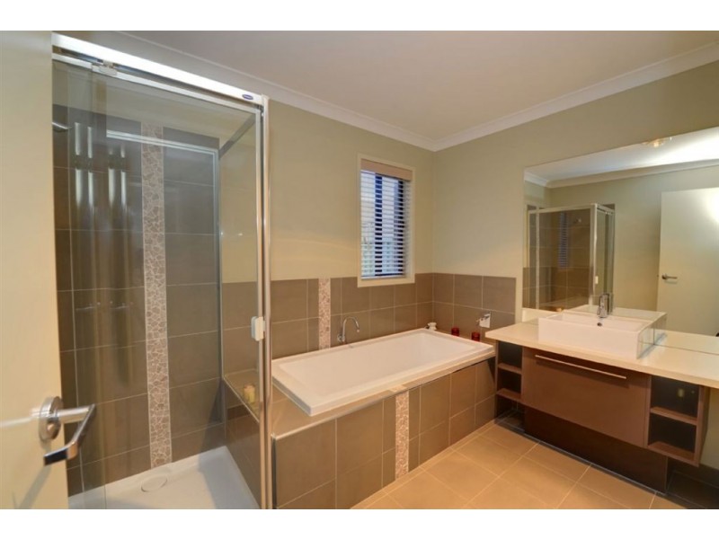 9 Waterford Drive, Miners Rest VIC 3352