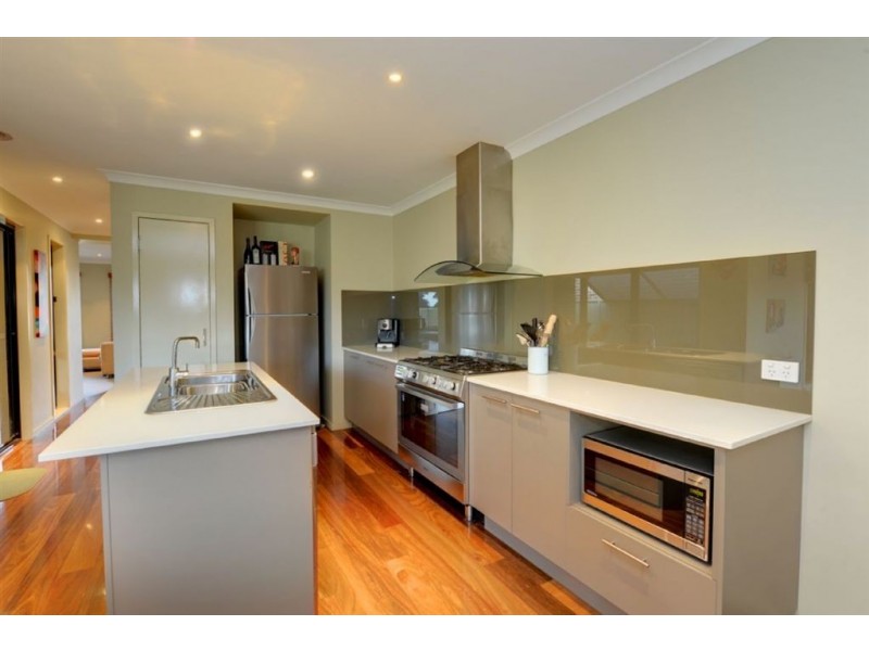 9 Waterford Drive, Miners Rest VIC 3352