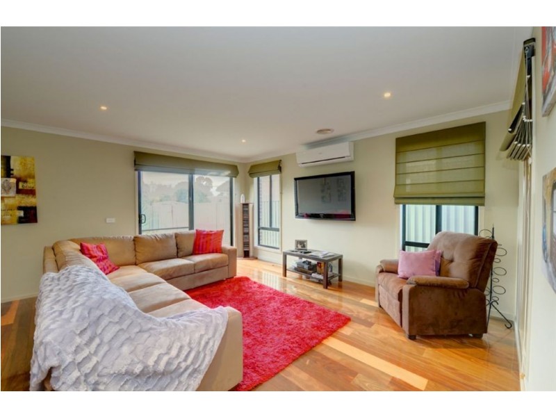 9 Waterford Drive, Miners Rest VIC 3352