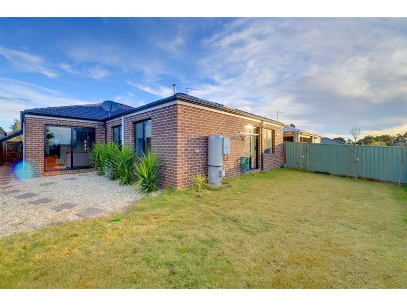 9 Waterford Drive, Miners Rest VIC 3352