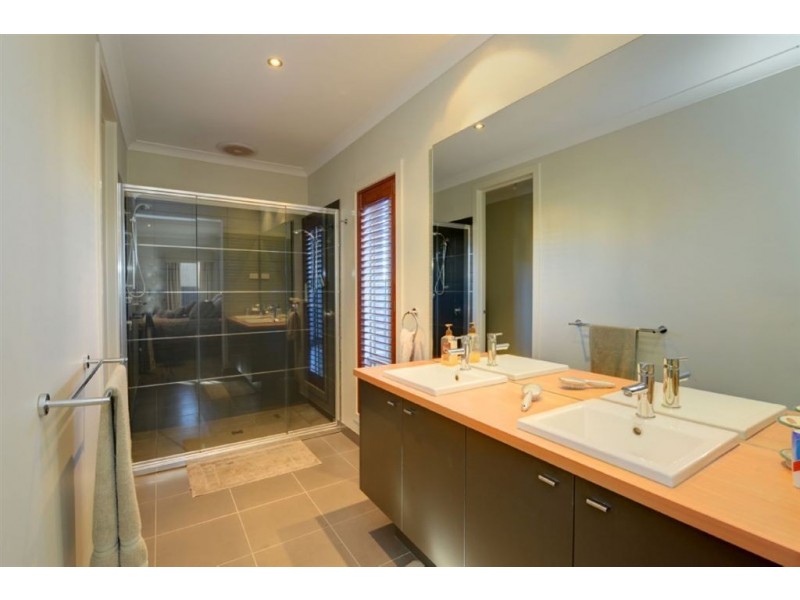 99 Alfredton Drive, Alfredton VIC 3350