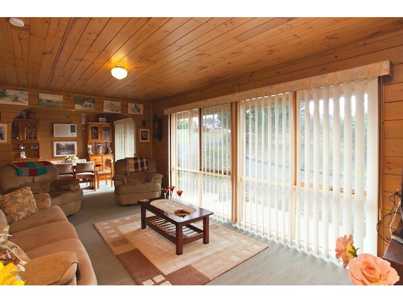 35 Bank Street, Ballan VIC 3342