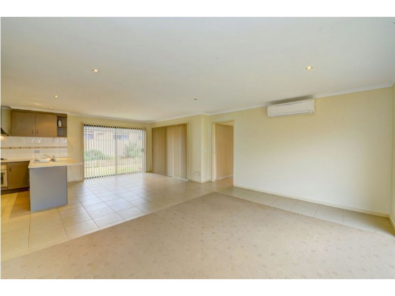 18 Menhennet Drive, Delacombe VIC 3356