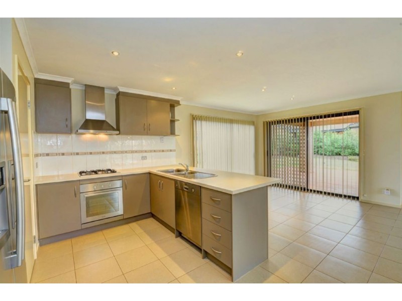 18 Menhennet Drive, Delacombe VIC 3356