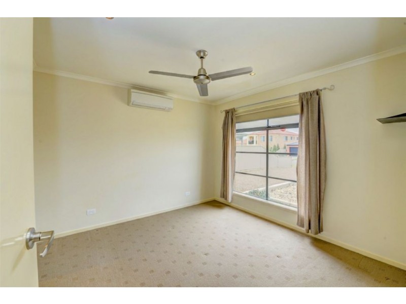 18 Menhennet Drive, Delacombe VIC 3356