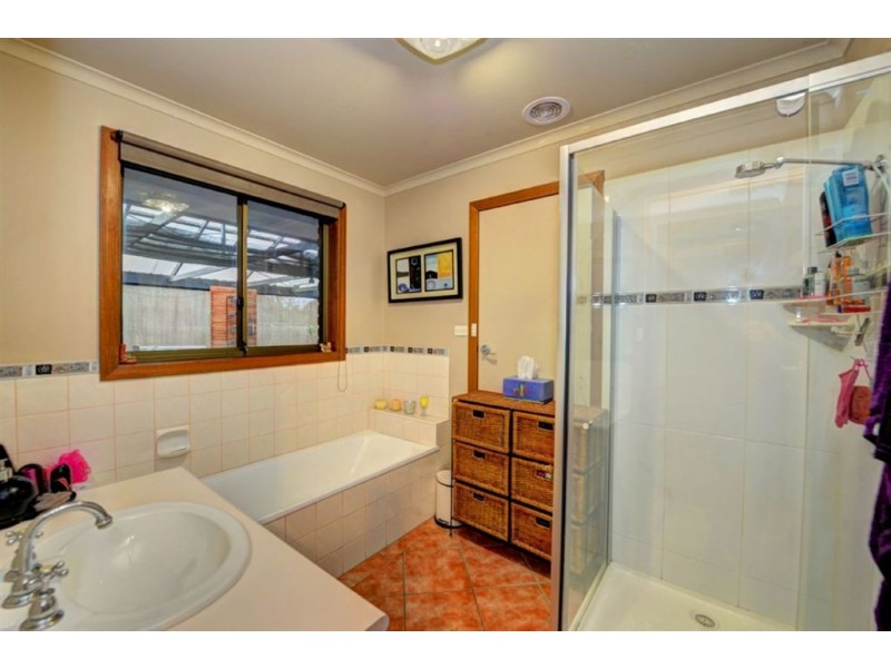 9 Earls Square, Delacombe VIC 3356