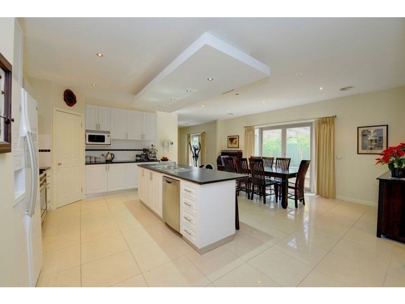 80 Faversham Avenue, Lake Gardens VIC 3355