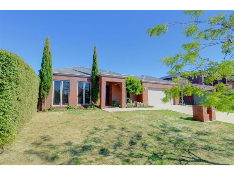 80 Faversham Avenue, Lake Gardens VIC 3355