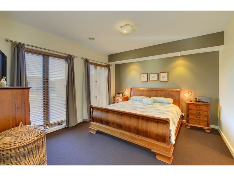 80 Faversham Avenue, Lake Gardens VIC 3355