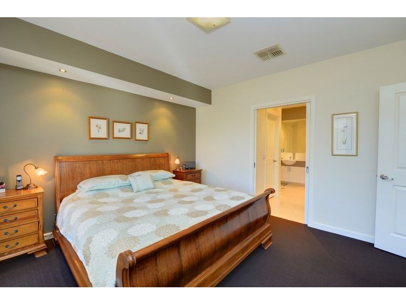 80 Faversham Avenue, Lake Gardens VIC 3355