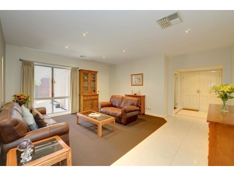 80 Faversham Avenue, Lake Gardens VIC 3355