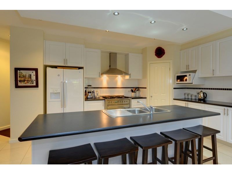 80 Faversham Avenue, Lake Gardens VIC 3355