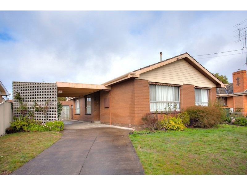 13 Ivanhoe Street, Wendouree VIC 3355