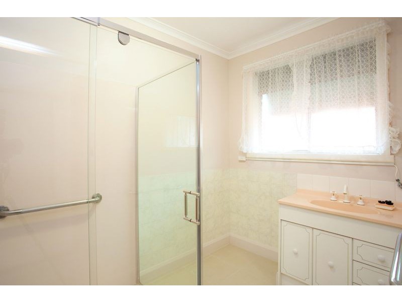 13 Ivanhoe Street, Wendouree VIC 3355