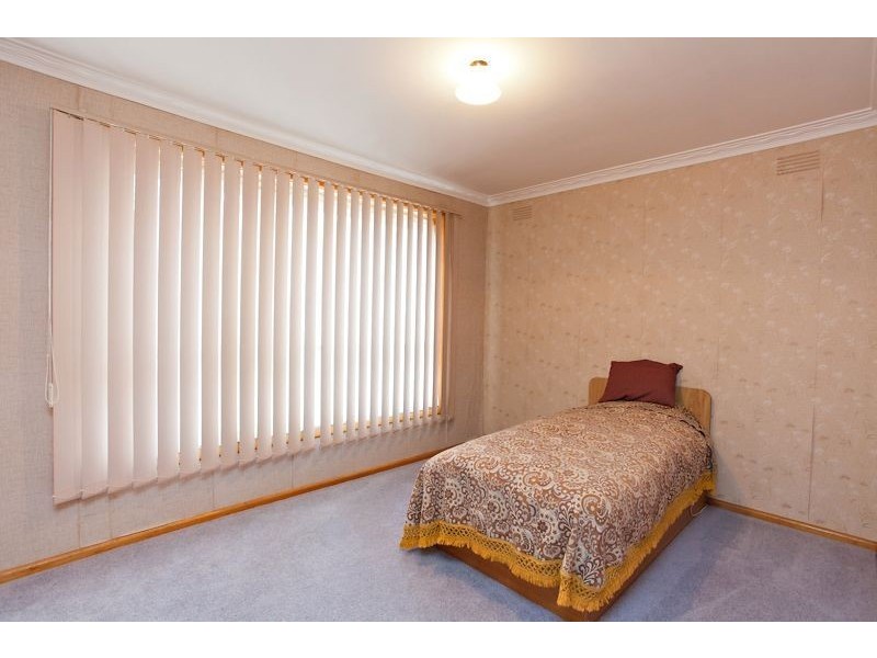 13 Ivanhoe Street, Wendouree VIC 3355