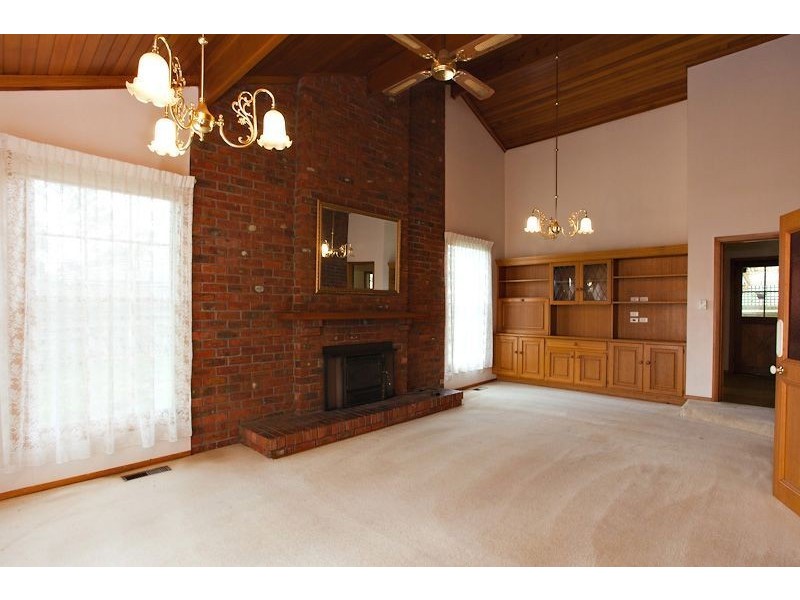 4 Madden Close, Cardigan Village VIC 3352