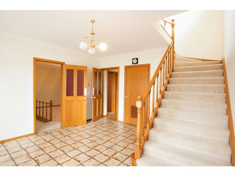 4 Madden Close, Cardigan Village VIC 3352