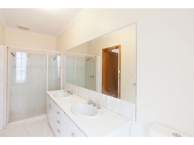 4 Madden Close, Cardigan Village VIC 3352