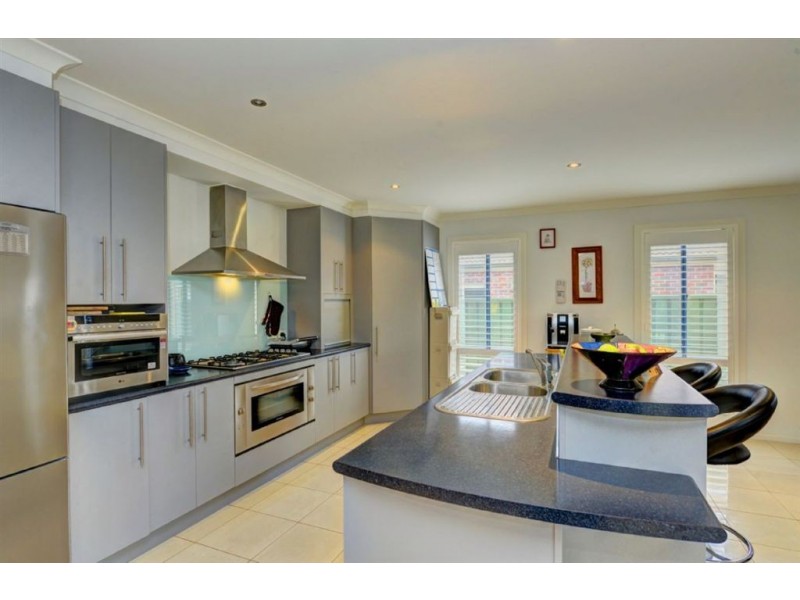 43 St Andrews Place, Lake Gardens VIC 3355