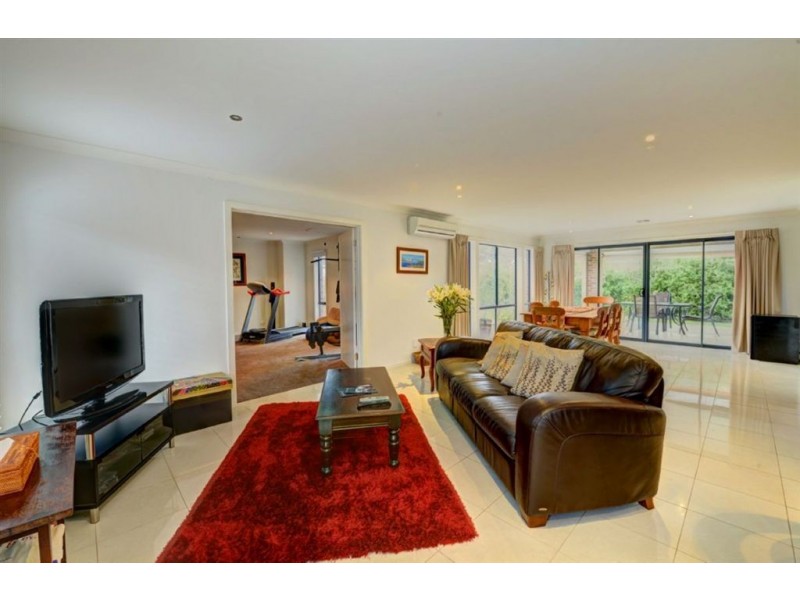 43 St Andrews Place, Lake Gardens VIC 3355