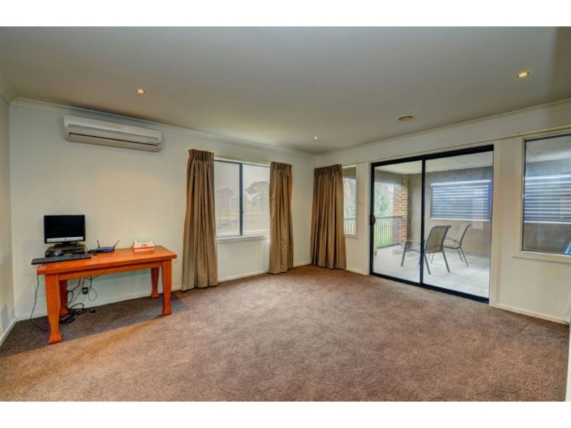 43 St Andrews Place, Lake Gardens VIC 3355