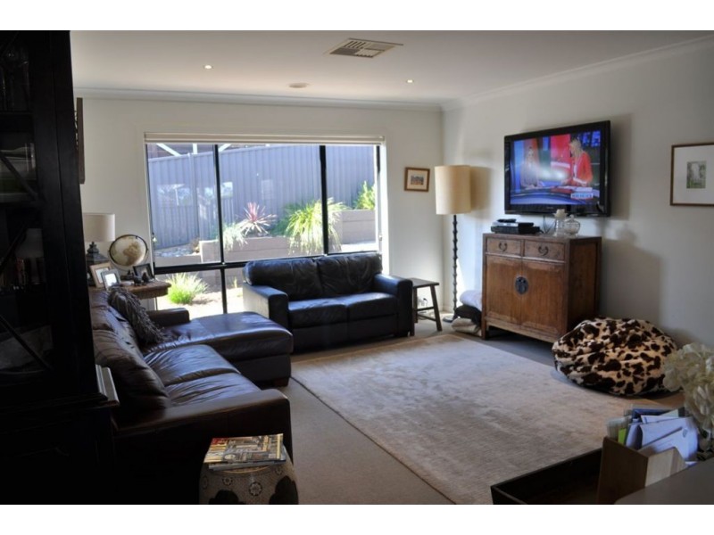 27 Pinevale Way, Ballarat North VIC 3350