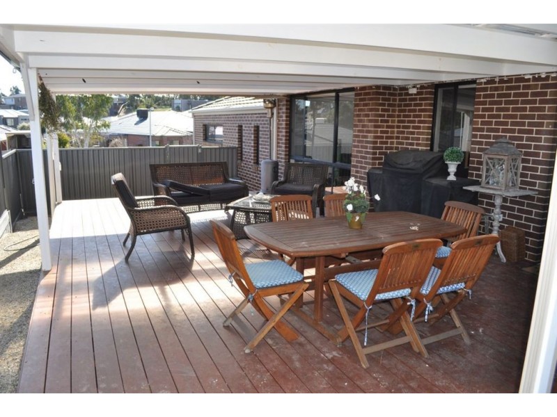 27 Pinevale Way, Ballarat North VIC 3350