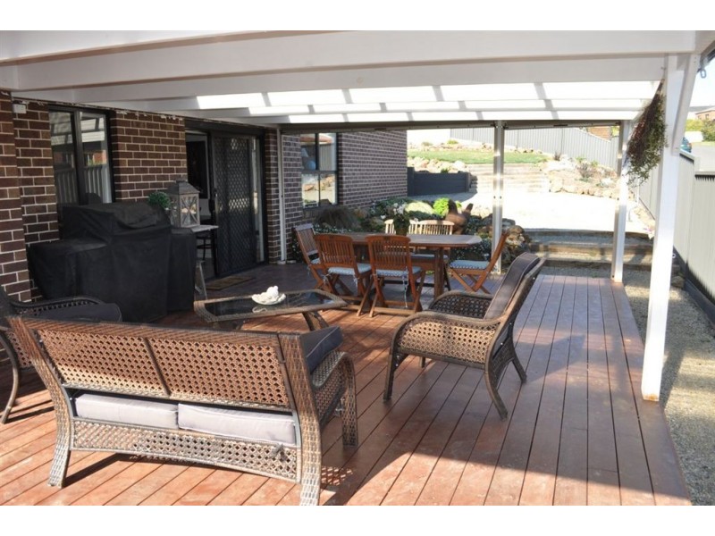 27 Pinevale Way, Ballarat North VIC 3350